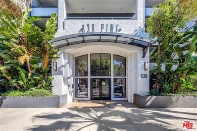 Welcome to 838 Pine Avenue! This top-floor, one-bedroom