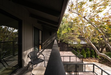 Ideally situated between the Upper East and Lower Riviera, this - photo 18