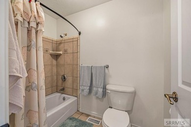 THIS PROPERTY IS CURRENTLY UNDER CONTRACT WITH A 48 HR FIRST - photo 20