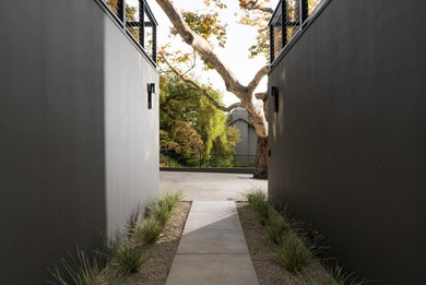 Ideally situated between the Upper East and Lower Riviera, this - photo 23