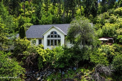 Beautifully crafted 3 bedroom, 2.5 bath home offering quality - photo 1