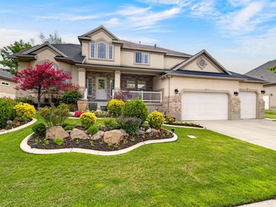 Stunning home in the desirable Grandview neighborhood! Features - photo 1
