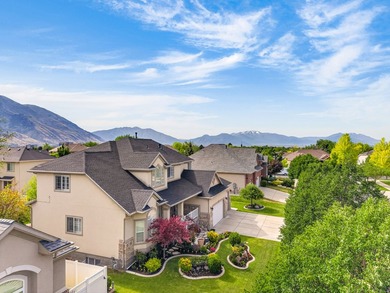 Stunning home in the desirable Grandview neighborhood! Features - photo 7