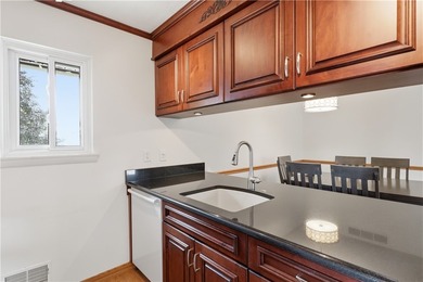 * Beautifully Designed 2nd floor End Unit with direct access - photo 12