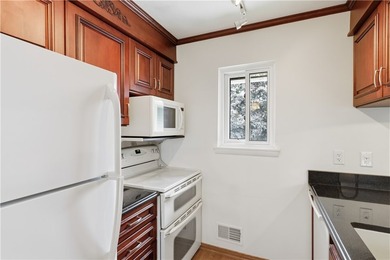 * Beautifully Designed 2nd floor End Unit with direct access - photo 13