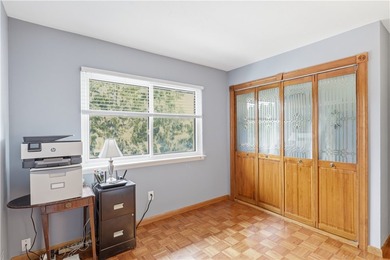 * Beautifully Designed 2nd floor End Unit with direct access - photo 21