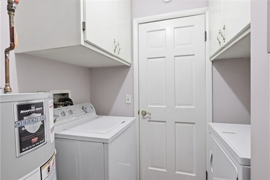 * Beautifully Designed 2nd floor End Unit with direct access - photo 23