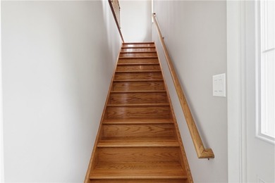 * Beautifully Designed 2nd floor End Unit with direct access - photo 25