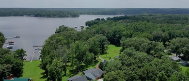 Waterfront living at an accessible price in this nearly new home - photo 37