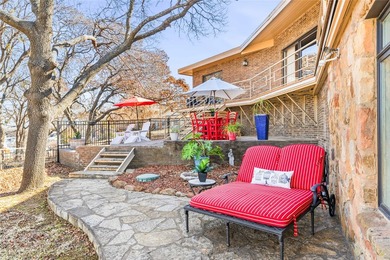 Stunning split-level, fully-furnished and deep-watered - photo 11