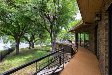 Stunning split-level, fully-furnished and deep-watered - photo 14