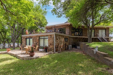 Stunning split-level, fully-furnished and deep-watered - photo 16