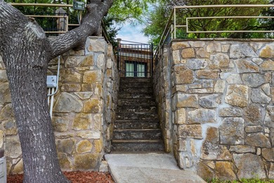 Stunning split-level, fully-furnished and deep-watered - photo 20