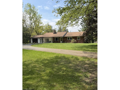 A country retreat property! 3-bedroom brick ranch home with - photo 1