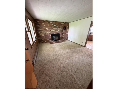 A country retreat property! 3-bedroom brick ranch home with - photo 2