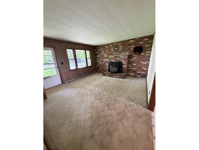 A country retreat property! 3-bedroom brick ranch home with - photo 3