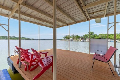 Stunning split-level, fully-furnished and deep-watered - photo 23