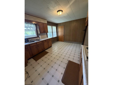 A country retreat property! 3-bedroom brick ranch home with - photo 4