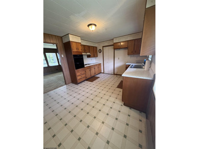 A country retreat property! 3-bedroom brick ranch home with - photo 6