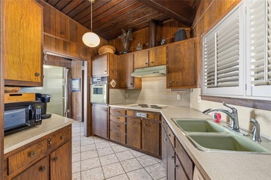 Stunning split-level, fully-furnished and deep-watered - photo 28