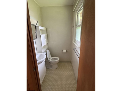 A country retreat property! 3-bedroom brick ranch home with - photo 9