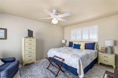 Stunning split-level, fully-furnished and deep-watered - photo 30