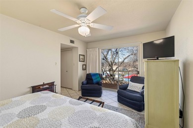 Stunning split-level, fully-furnished and deep-watered - photo 31