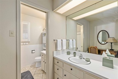 Stunning split-level, fully-furnished and deep-watered - photo 32