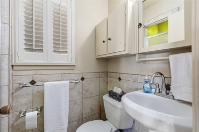 Stunning split-level, fully-furnished and deep-watered - photo 33