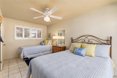 Stunning split-level, fully-furnished and deep-watered - photo 34