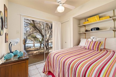 Stunning split-level, fully-furnished and deep-watered - photo 35