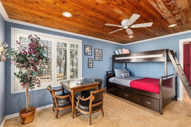 Stunning split-level, fully-furnished and deep-watered - photo 37