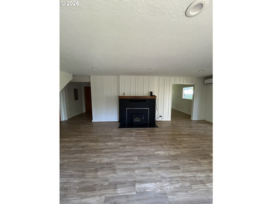 BACK ON MARKET WITH IMPROVEMENTS! Beautifully updated 3 bed 2 - photo 18