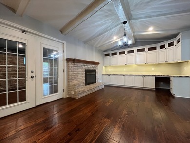 So much to like about this home! Great curb appeal with majestic - photo 7