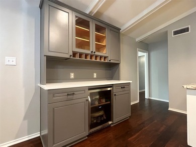 So much to like about this home! Great curb appeal with majestic - photo 9