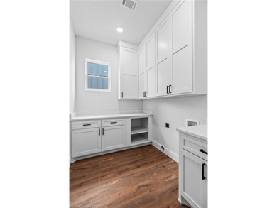 Welcome to East Village! This thoughtfully designed 3-bedroom, 2 - photo 12