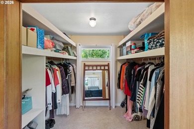 Welcome to this beautifully maintained 4-bedroom, 3-bathroom - photo 12