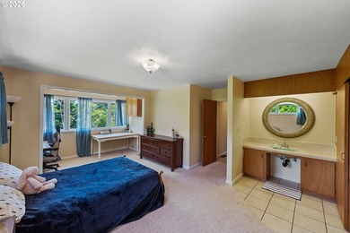 Welcome to this beautifully maintained 4-bedroom, 3-bathroom - photo 13