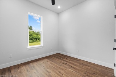 Welcome to East Village! This thoughtfully designed 3-bedroom, 2 - photo 15