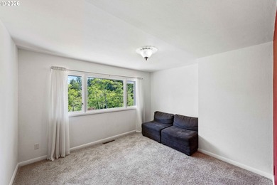 Welcome to this beautifully maintained 4-bedroom, 3-bathroom - photo 15