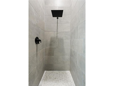 Welcome to East Village! This thoughtfully designed 3-bedroom, 2 - photo 16
