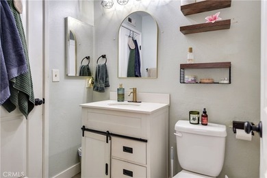 Welcome to this beautifully updated 2-bedroom, 1-bathroom condo - photo 16