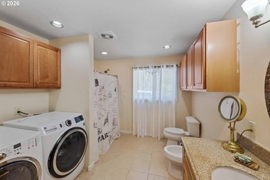 Welcome to this beautifully maintained 4-bedroom, 3-bathroom - photo 17