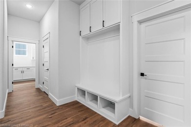 Welcome to East Village! This thoughtfully designed 3-bedroom, 2 - photo 18