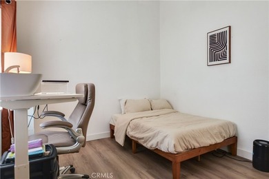 Welcome to this beautifully updated 2-bedroom, 1-bathroom condo - photo 18