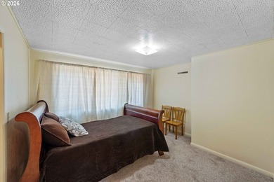 Welcome to this beautifully maintained 4-bedroom, 3-bathroom - photo 18