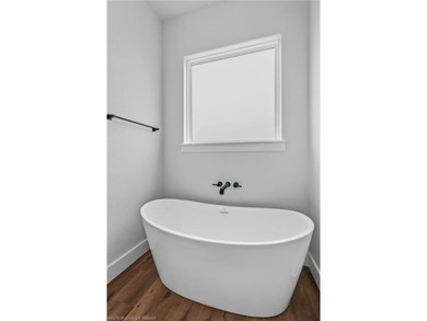 Welcome to East Village! This thoughtfully designed 3-bedroom, 2 - photo 19