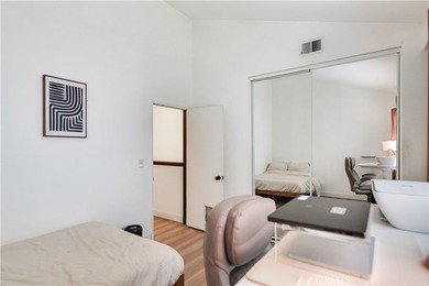 Welcome to this beautifully updated 2-bedroom, 1-bathroom condo - photo 19