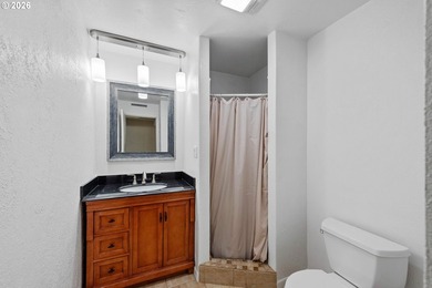 Welcome to this beautifully maintained 4-bedroom, 3-bathroom - photo 19