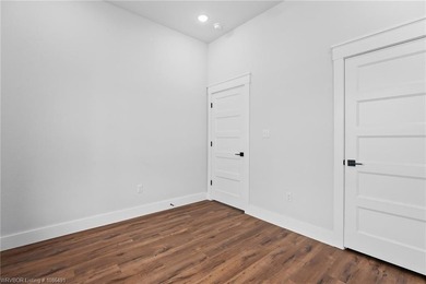 Welcome to East Village! This thoughtfully designed 3-bedroom, 2 - photo 20